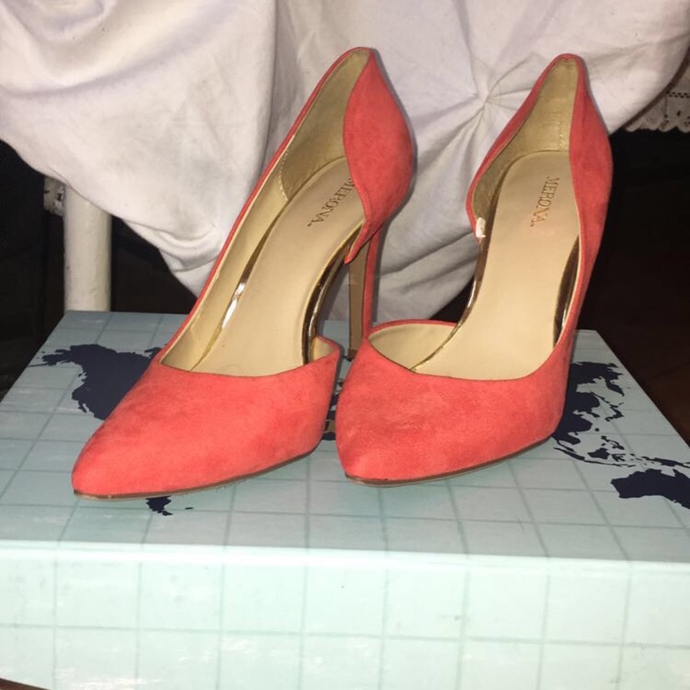 Peach pointy toe pump